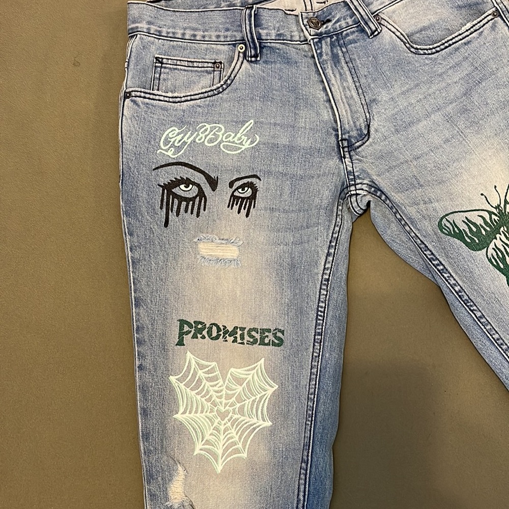 BROKEN PROMISES  skinny legs Distressed, Lovely Printed  JEANS size 30”
